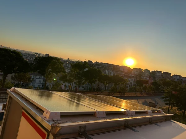 Mobil Satış Aracına Araç Üstü Solar Sistem — 9