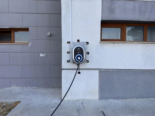 Konut Otoparkına Elektrikli Araç Şarj İstasyonu — 4
