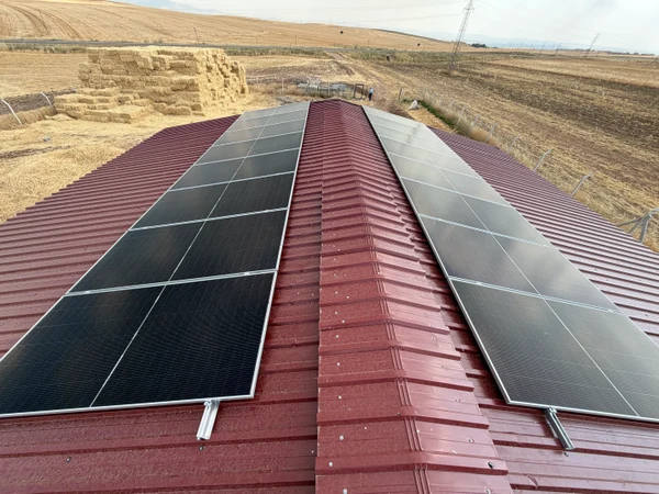 Süt Çiftliğinde 11 kW Şebekeden Bağımsız Sistem — 2
